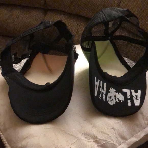 Hats from a Hawai’i - Picture 3 of 5